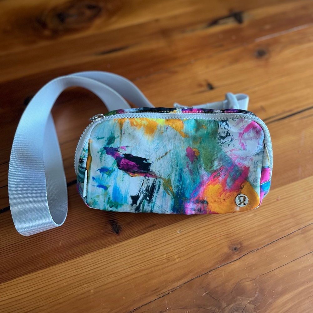 Lululemon Everywhere Belt Bag